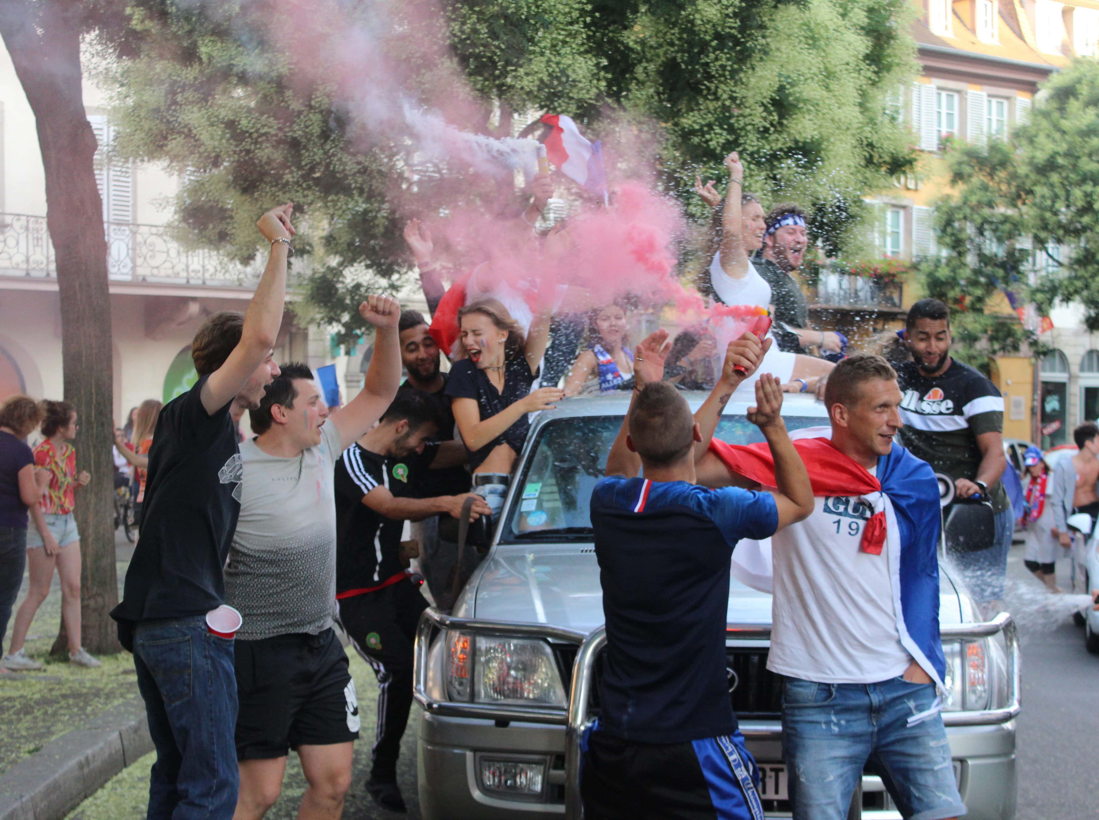 Dans les rues de Strasbourg après la victoire de la France en Coupe du Monde (Photo JFG / Rue89 Strasourg)