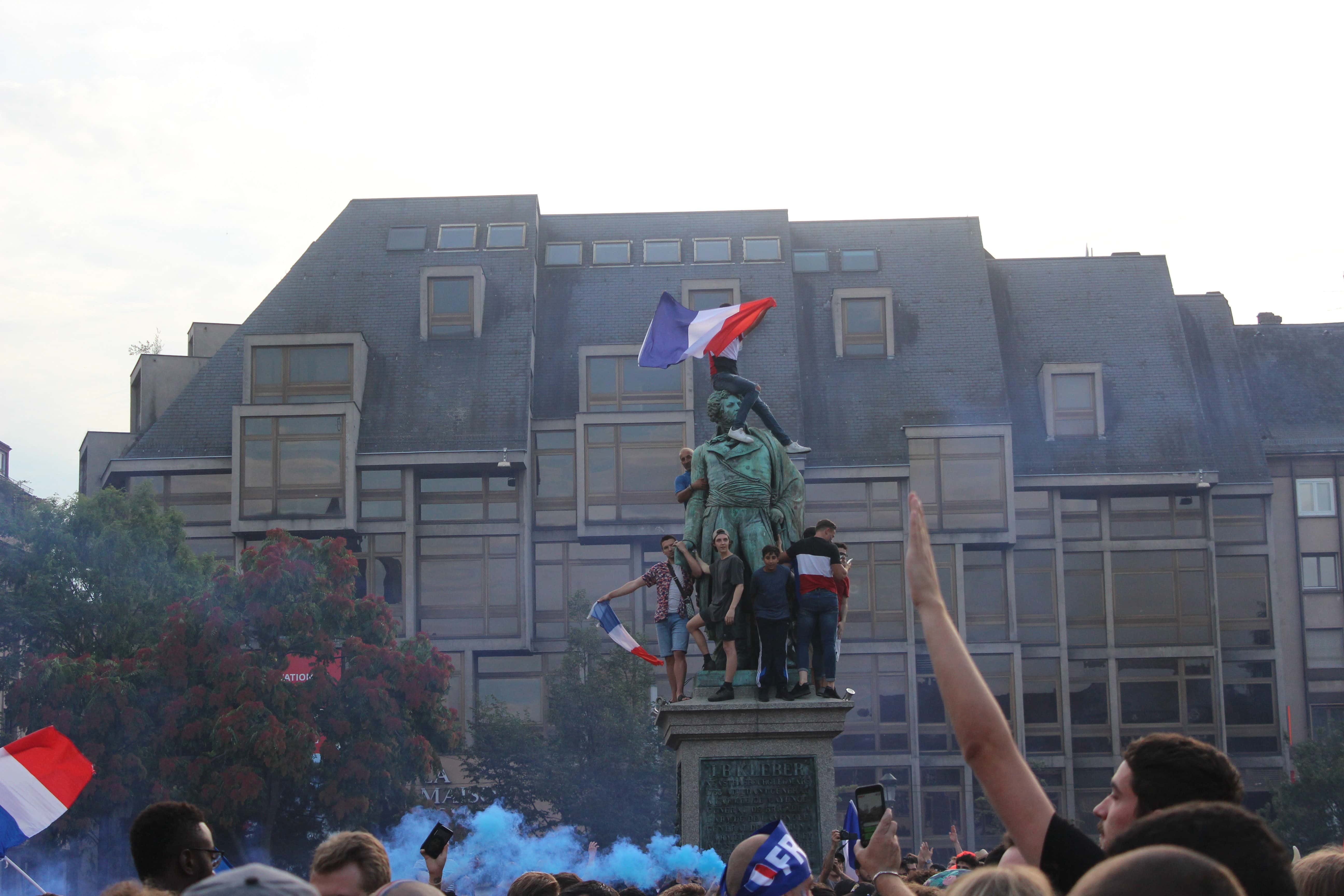 Dans les rues de Strasbourg après la victoire de la France en Coupe du Monde (Photo JFG / Rue89 Strasourg)