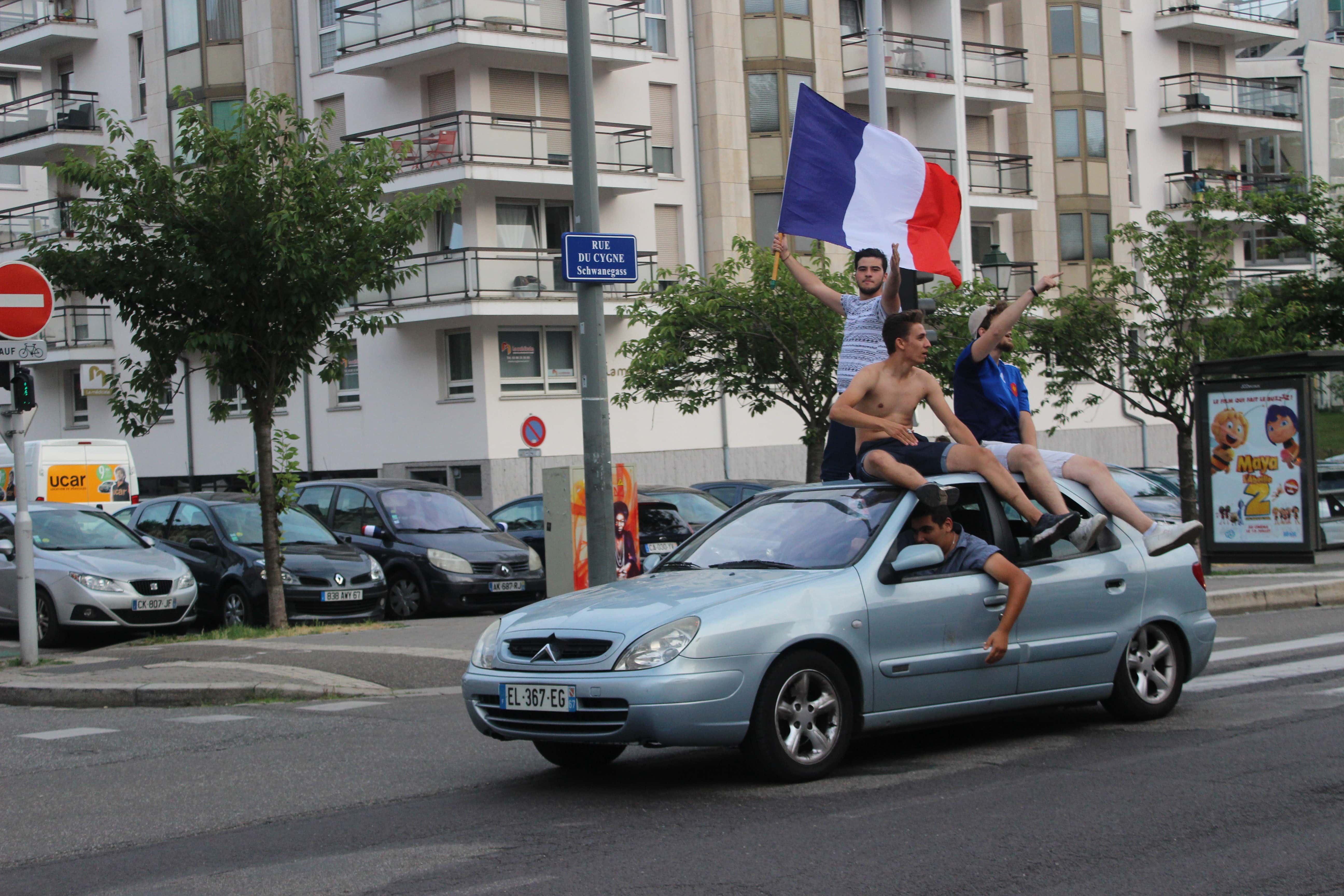 Dans les rues de Strasbourg après la victoire de la France en Coupe du Monde (Photo JFG / Rue89 Strasourg)