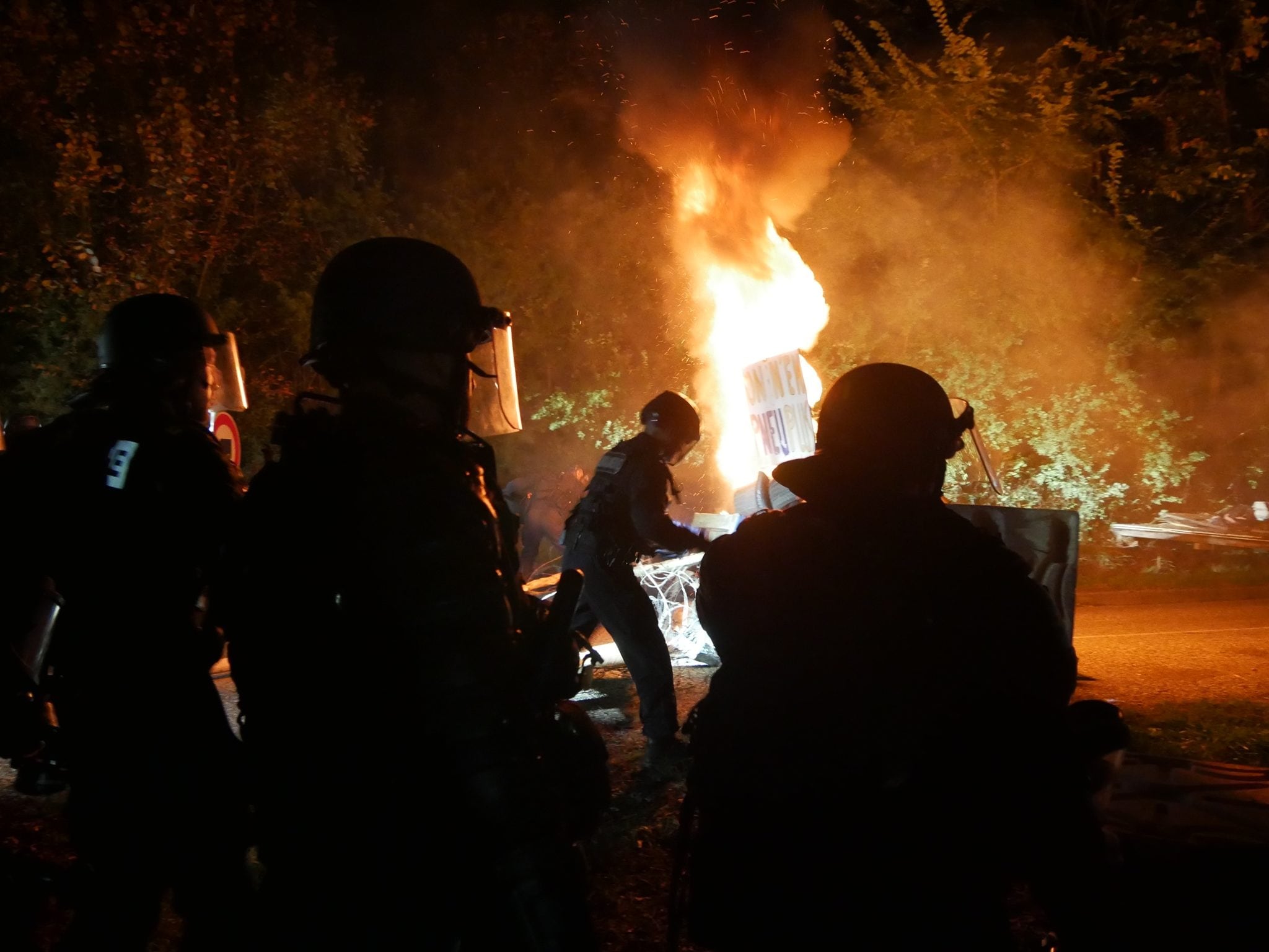 Les gendarmes se sont rapidement rendus maître des installations (Photo GK / Rue89 Strasbourg / cc)