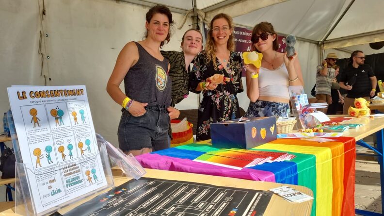 Des stands sont mis en place par le Planning familial lors d'événements festifs.