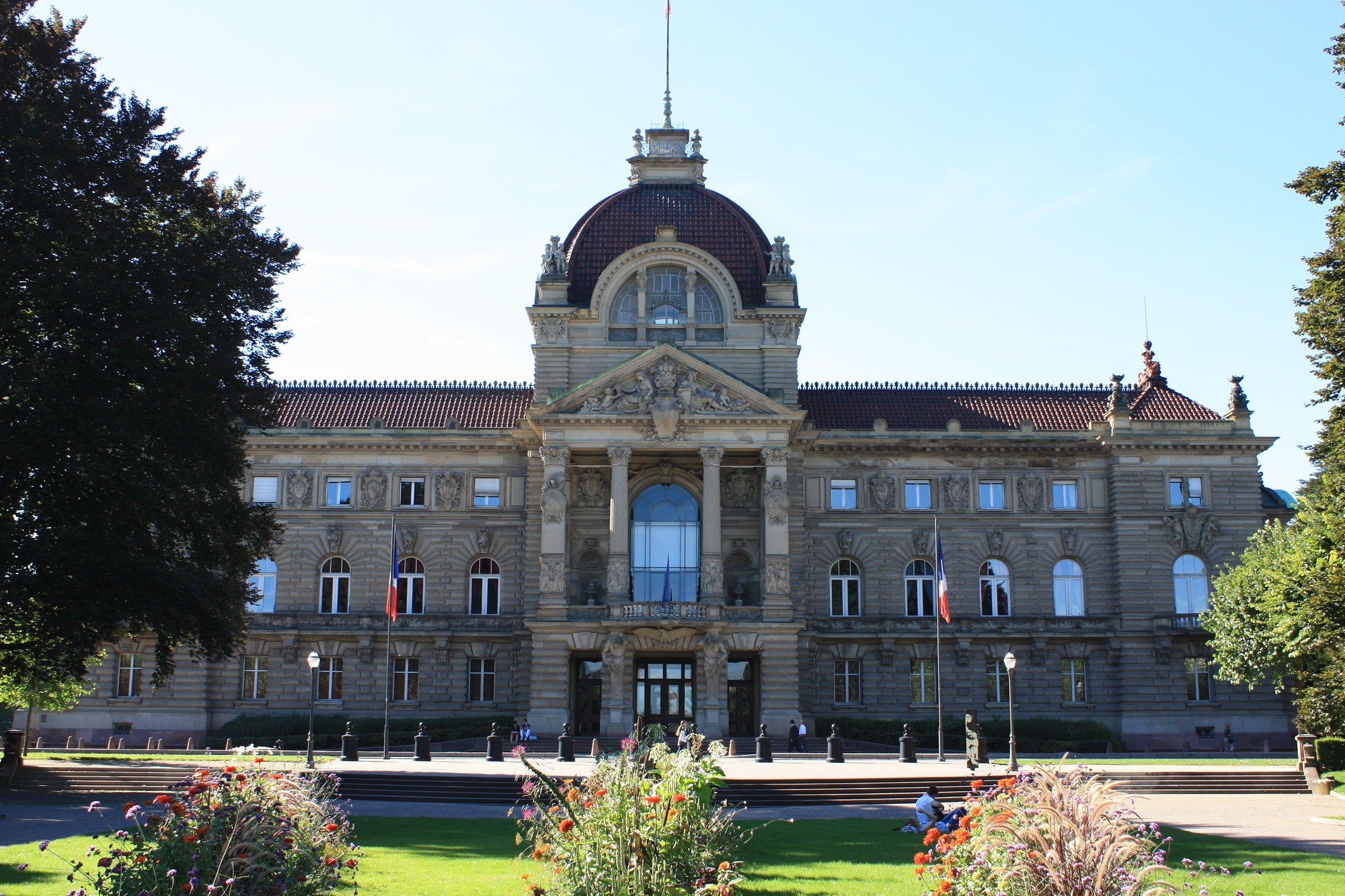 Strasbourg est la ville capitale, point