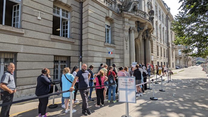 Rassemblement en soutien aux étrangers, « en souvenir de Saint-Bernard »