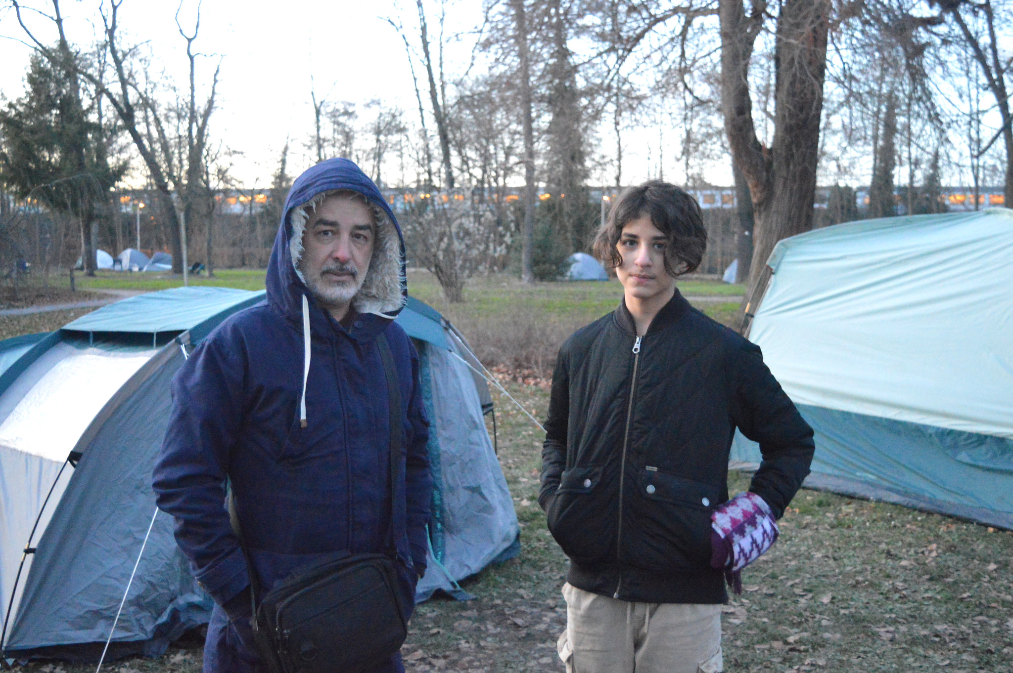 En plein hiver, une centaine de personnes dorment dans un parc