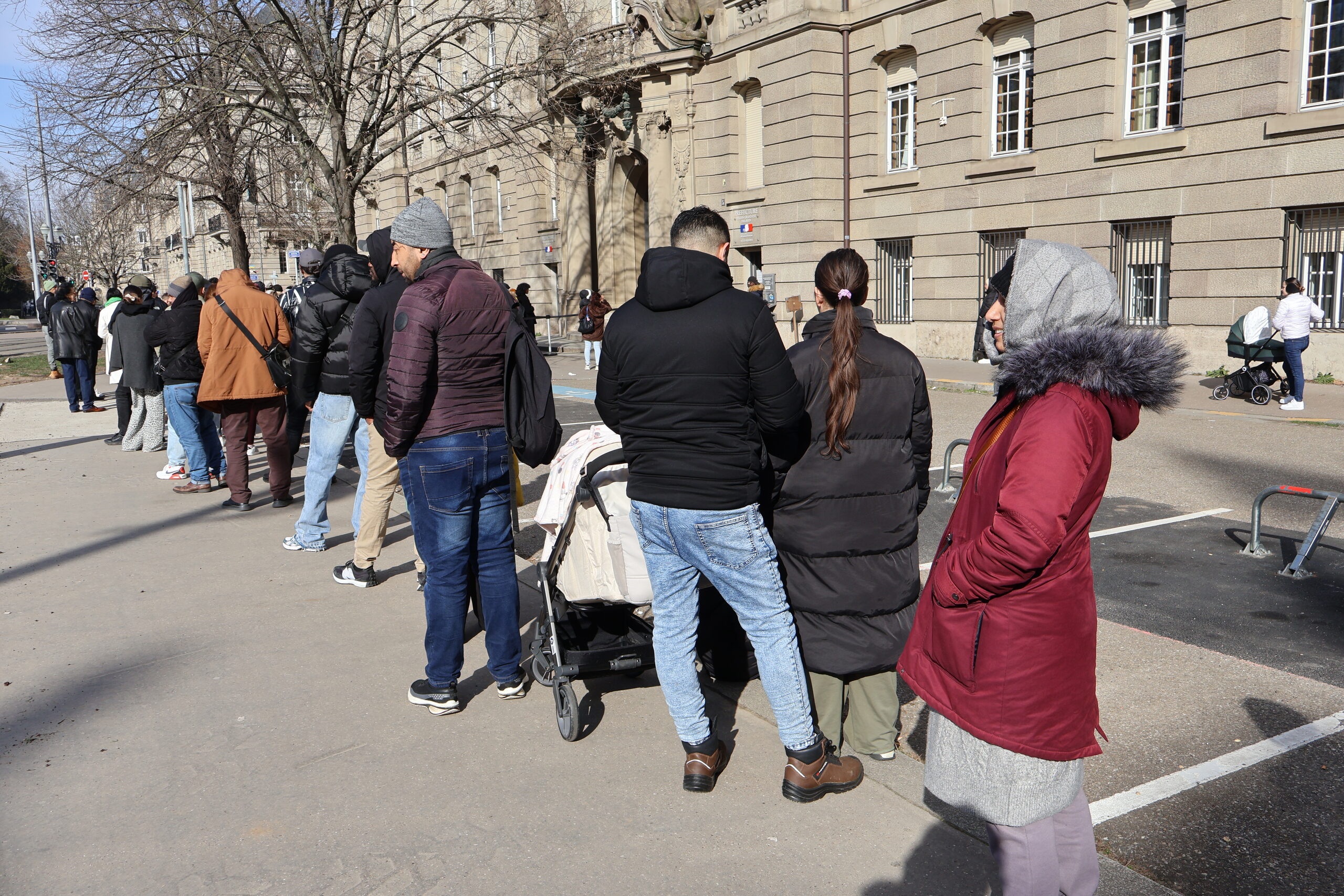 Devant la préfecture du Bas-Rhin, des étrangers risquent l’expulsion par lenteur administrative